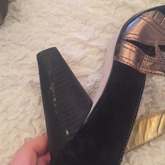 Seychelles Bronze & Suede Heel - Picture 4 of 5